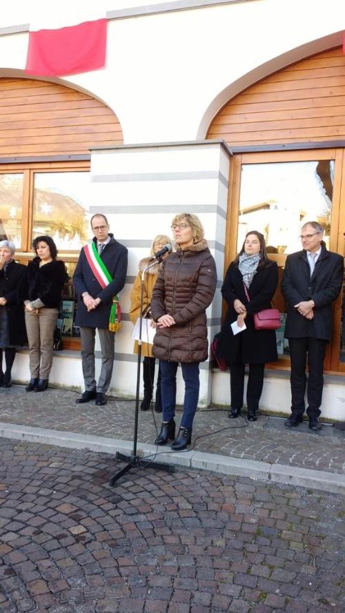 L'intervento dell'assessore regionale alle Finanze, Barbara Zilli, alla cerimonia di intitolazione della biblioteca di Artegna a Egidio Madussi.